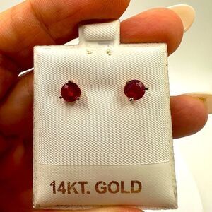 NWT 1.58ctw round cut rubies in 14k rose gold stud earrings!!